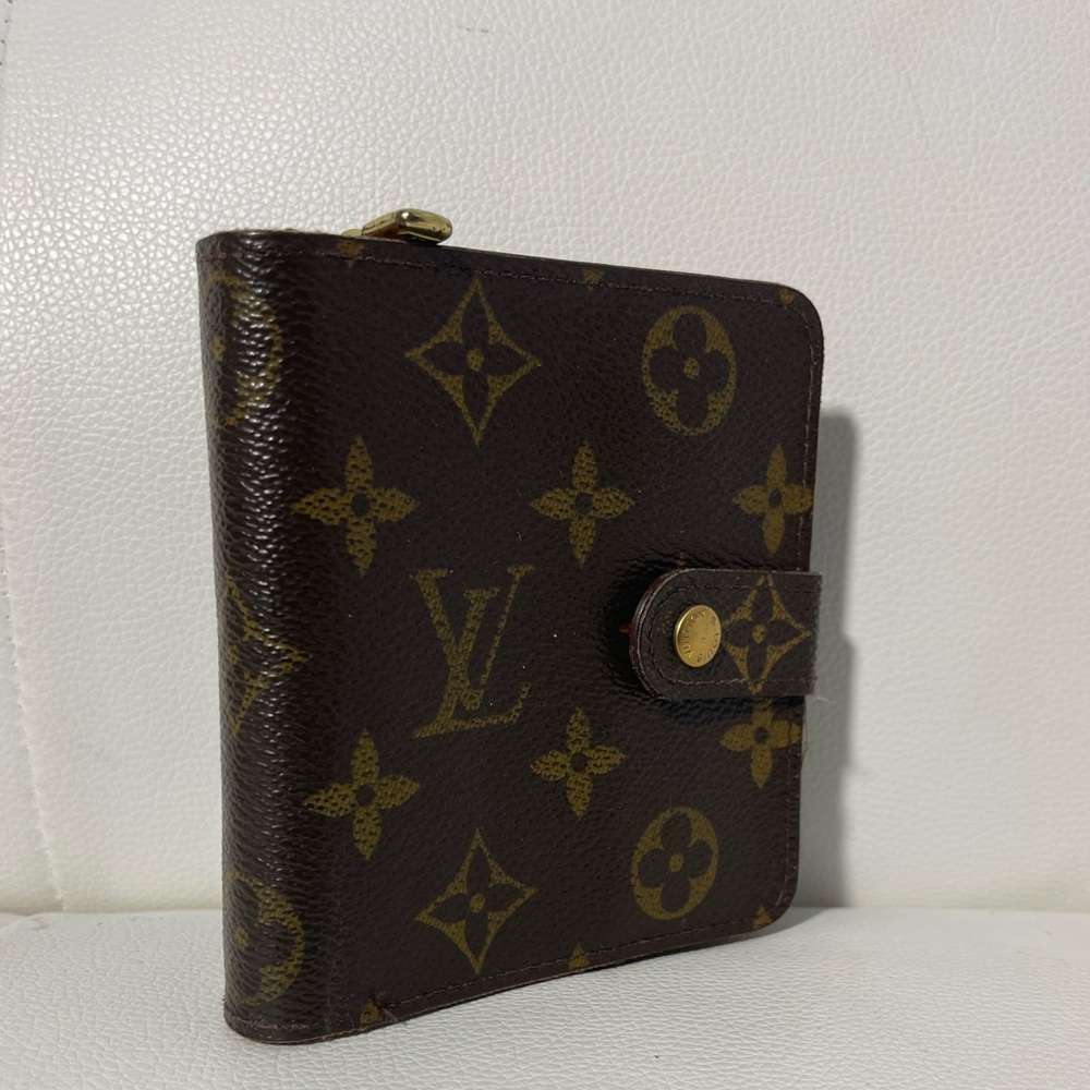 Authentic Louis Vuitton Monogram Compact Zippy